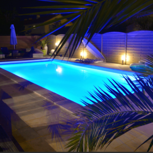 ACCESORIOS Y FOCOS DE PISCINA